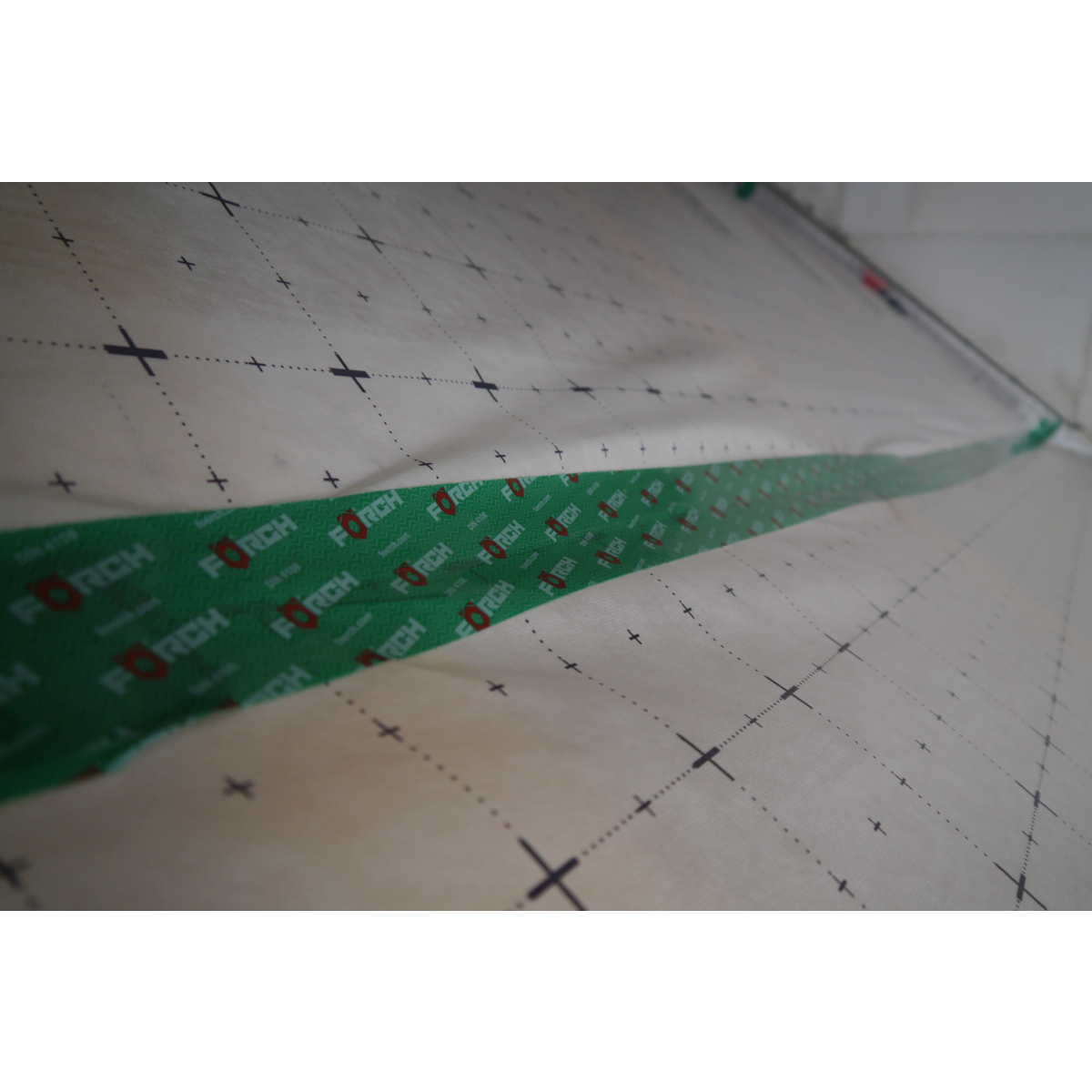 Förch Dampwerende onderlaag met zelfklevende tape groen 50 mm x 25mtr